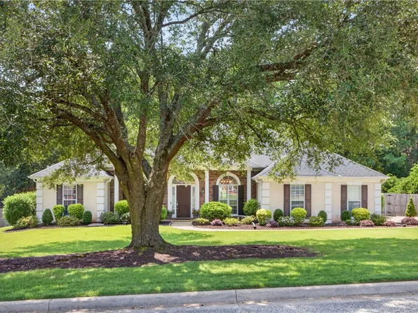 1966 Saint Charles Ct, Auburn, AL 36830