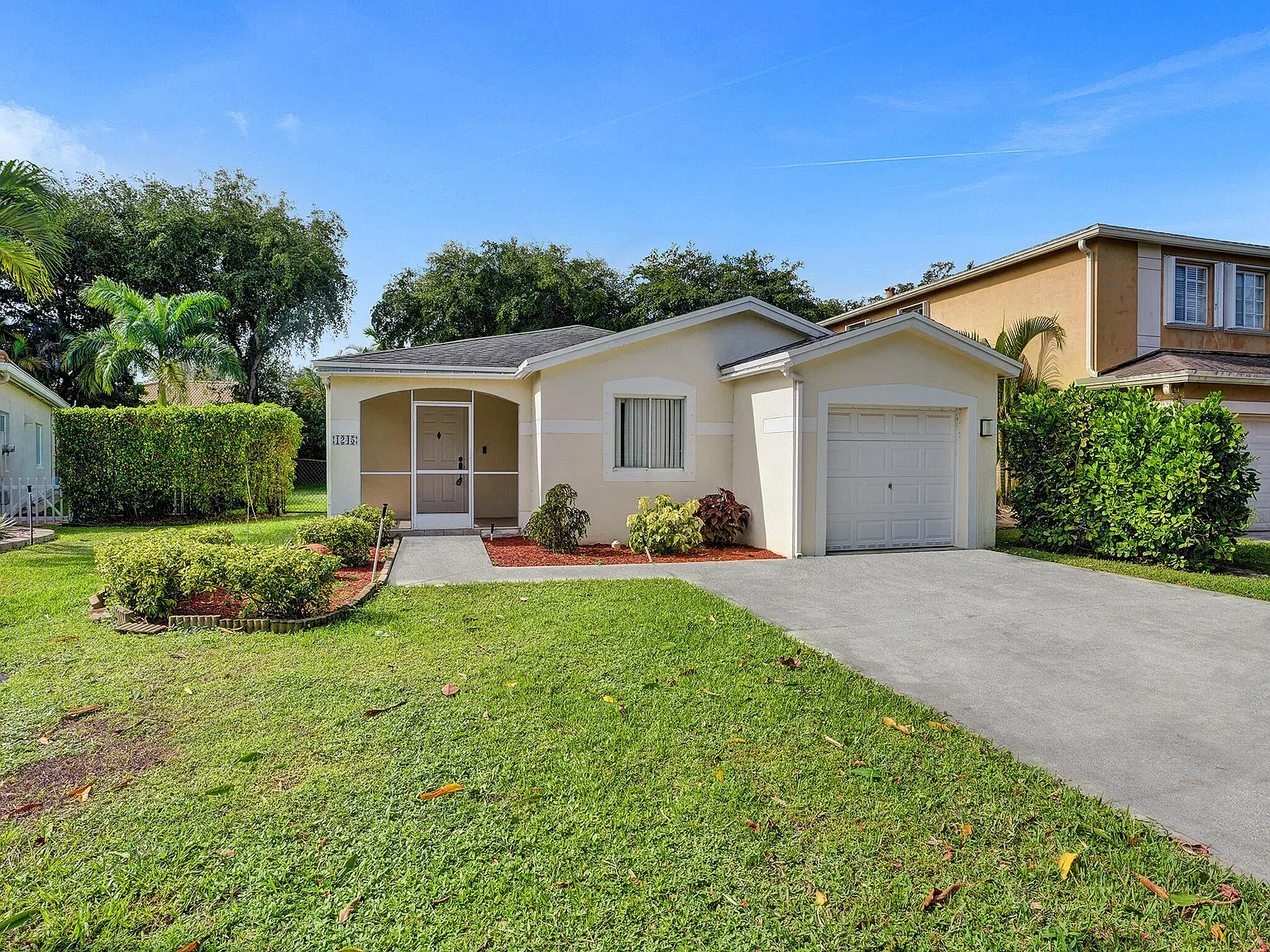 3 bed, 2.0 bath, 1558 sqft, $3,600 — Photo 2