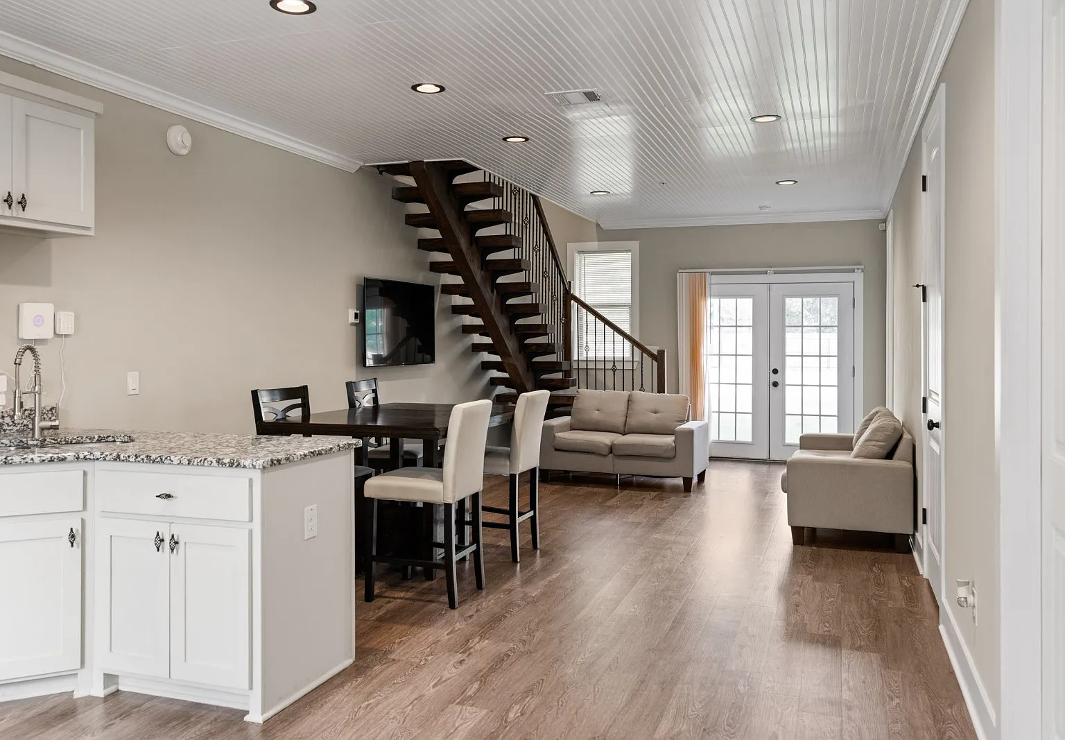 4 bed, 1450 sqft, $499 — Photo 2