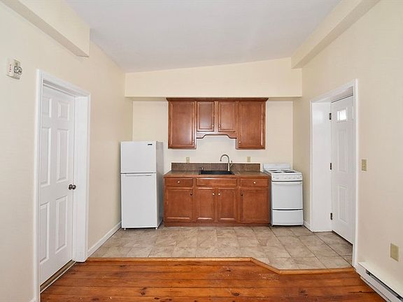4th image of 181 Chestnut St #2