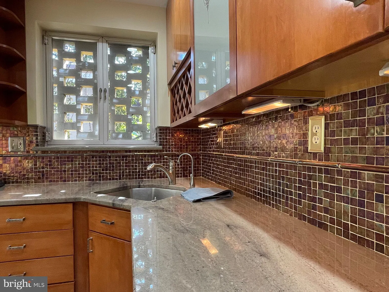 2 bed, 1.5 bath, 975 sqft, $3,200 — Photo 4
