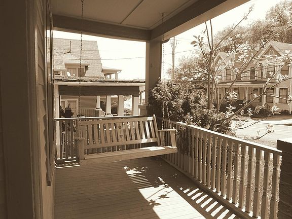 3rd image of 601 NE Gill Ave
