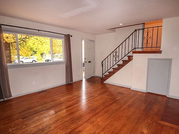 3rd image of 605 NE Edison St #611