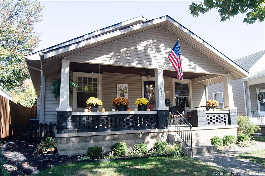916 W Main St photo 1