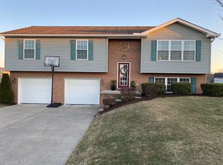 46351 Country Lake Dr, Saint Clairsville, OH 43950