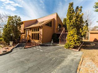 85 Harborview Dr, Warwick, RI 02889