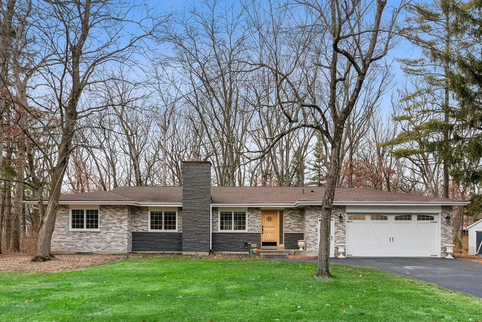1530 Indian Trail Dr photo 1