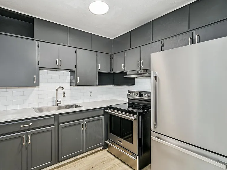 206 Edison Dr — Photo 9