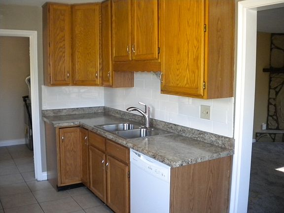 3rd image of 262 E Vidas Ave