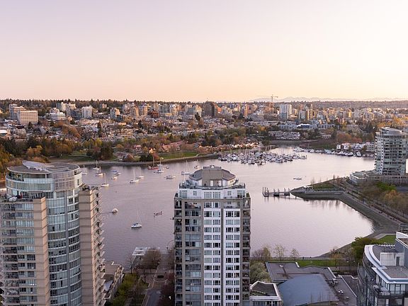 5th image of 1201 Marinaside Cres #3601