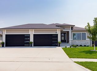 14752 Stonecrop Dr, Urbandale, IA 50323