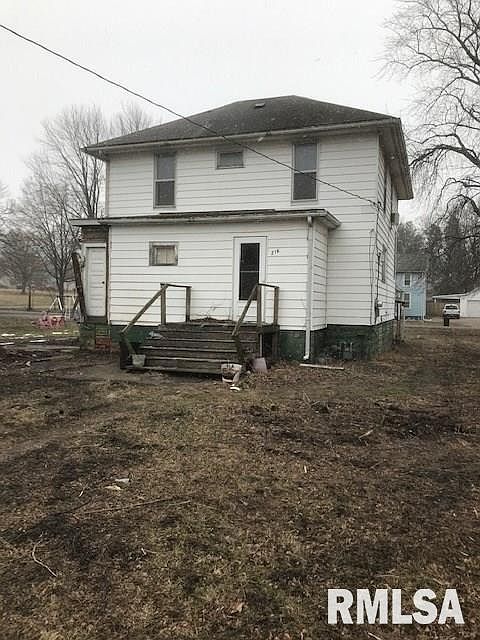 2nd image of 216 N Logan St