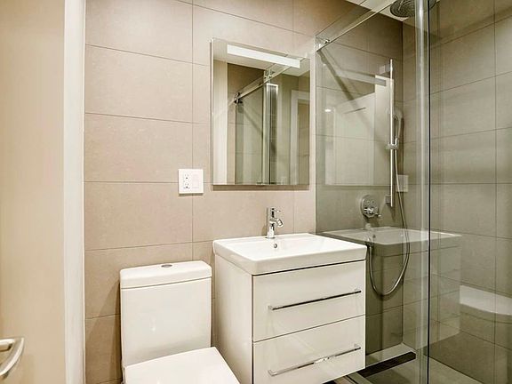 4th image of 411 14th St APT 2F