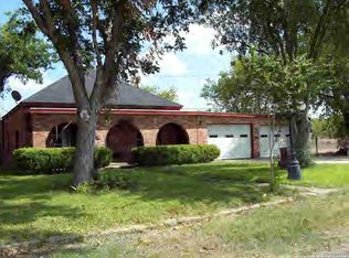 1050 Beavers Ln, Uvalde, TX 78801