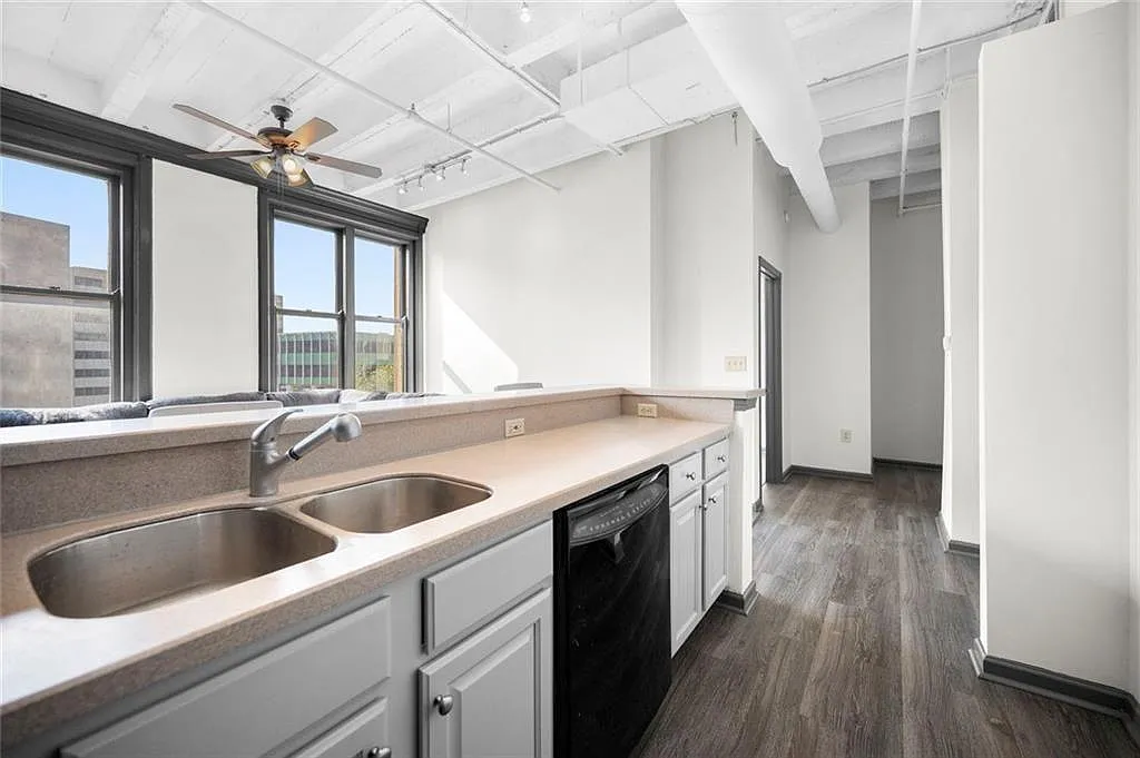 2 bed, 2.0 bath, 1032 sqft, $2,100 — Photo 4