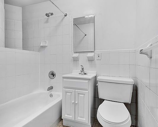4th image of 2159 1st Ave APT 1B