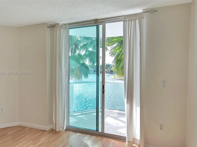 5900 Collins Ave #408 — Photo 27
