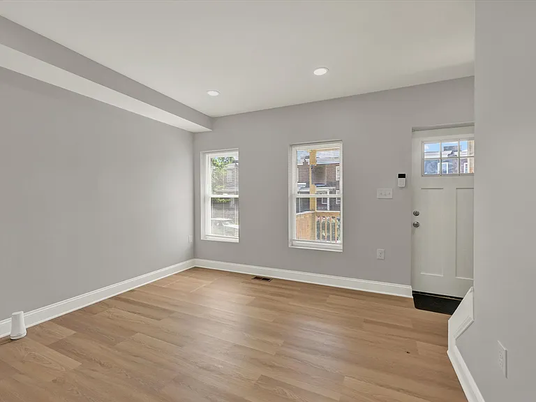 3722 Beehler Ave — Photo 3