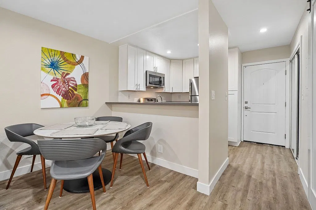 Woodland Trio Apartments — Photo 1