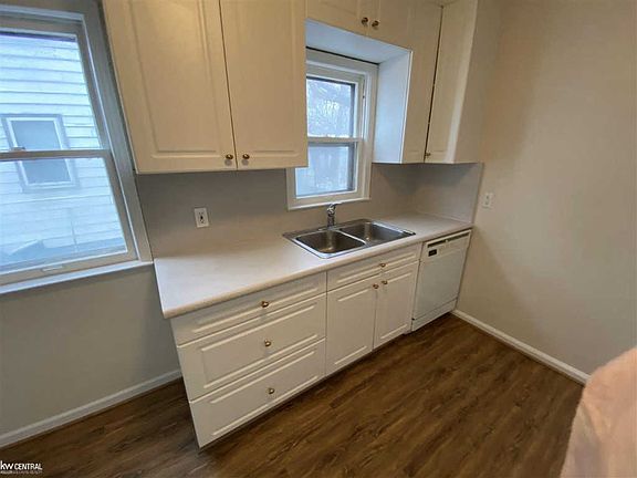 5th image of 577 E Coy Ave