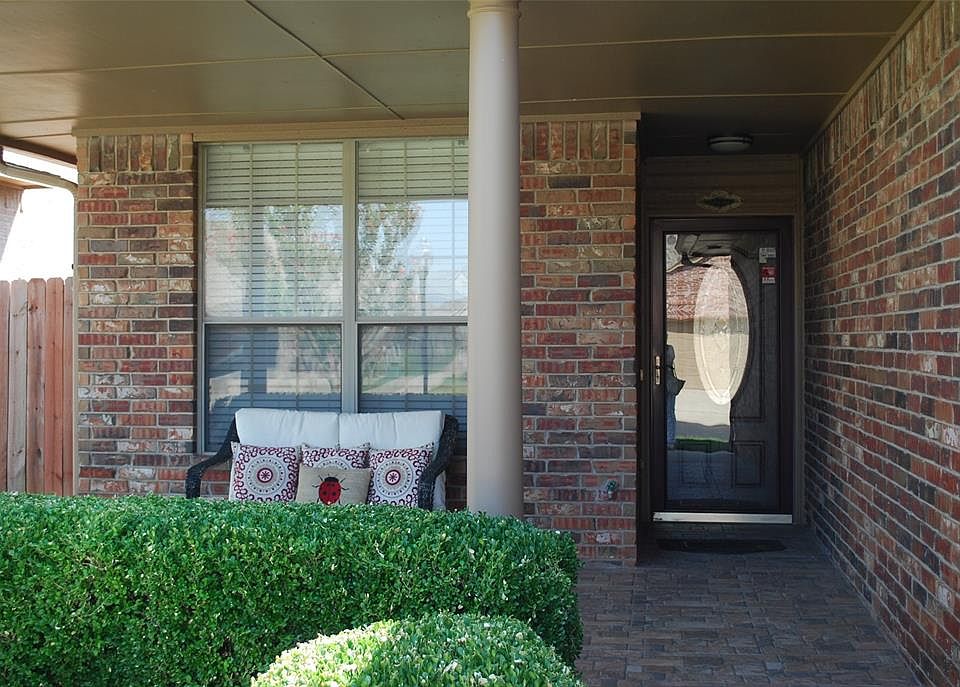 1st image of 512 SW 124th Pl