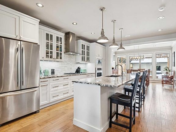 5th image of 4415 16th St SW