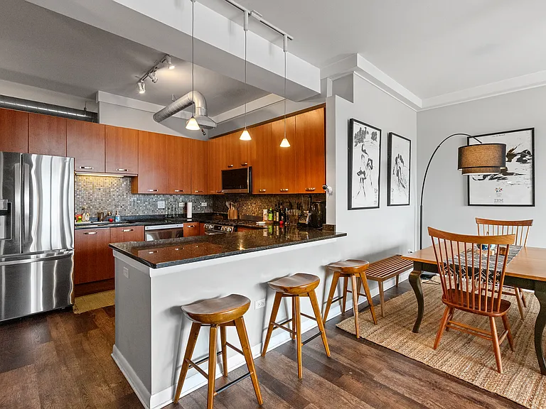 1225 W Morse Ave #304 — Photo 4