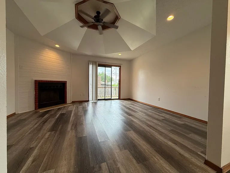 315 E Greenwood St #315 — Photo 5