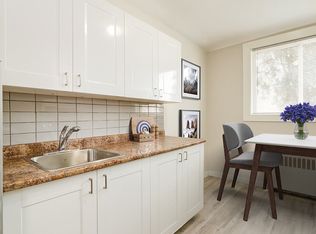 11255 117th St NW #2, Edmonton, AB T5G2W3