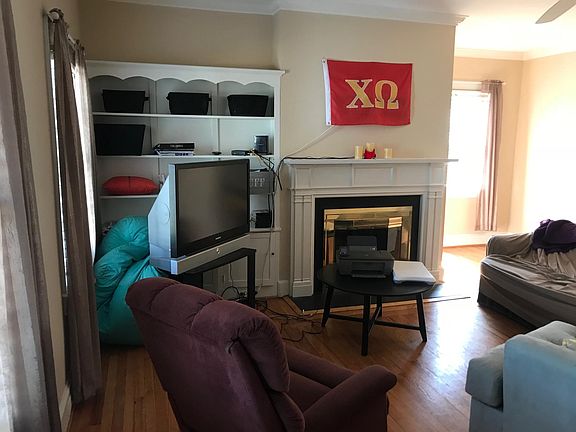5th image of 1004 E 3rd St