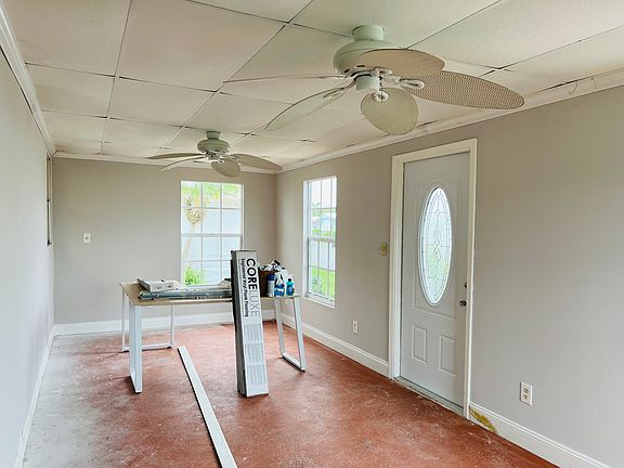 4th image of 226 Harbor Dr N