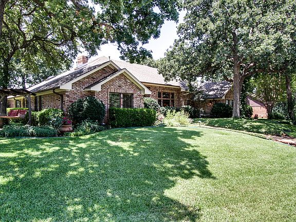 3rd image of 325 Craig Cir