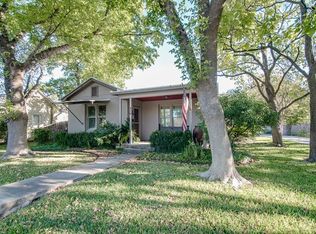 318 W Travis St, Fredericksburg, TX 78624