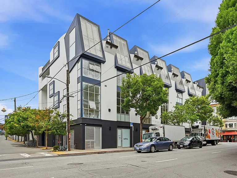 300 Linden St #3 — Photo 31