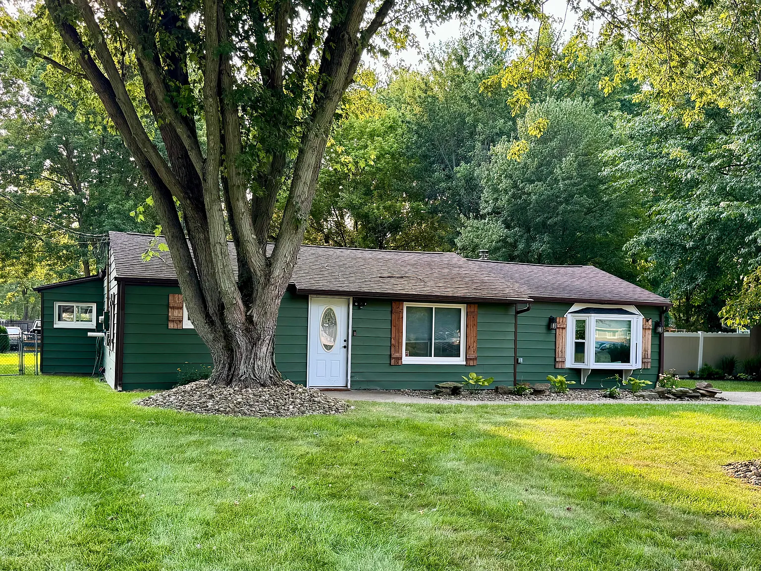 3 bed, 1429 sqft, $1,750 — Photo 3