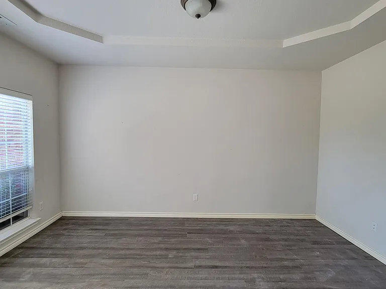 5400 Meadow Valley Dr — Photo 7
