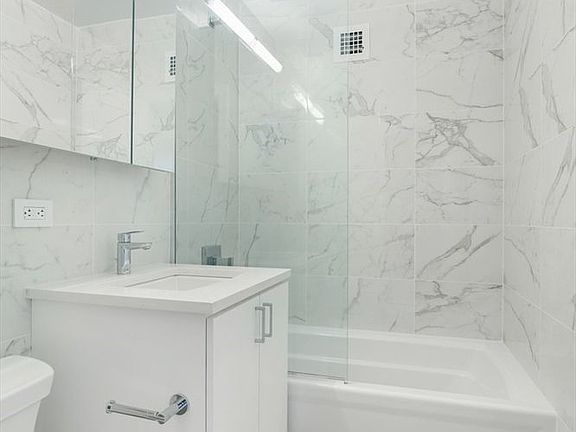 4th image of 245 E 35th St APT 12C