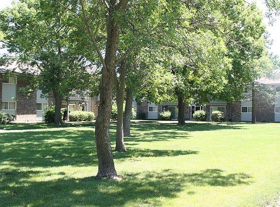 3rd image of 16W671 Mockingbird Ln APT 204