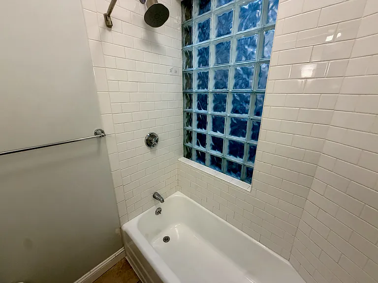 324 Chelsea St #3 — Photo 5