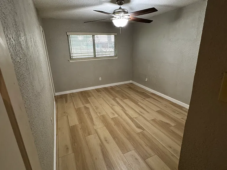 1601 White Oak Ct — Photo 13