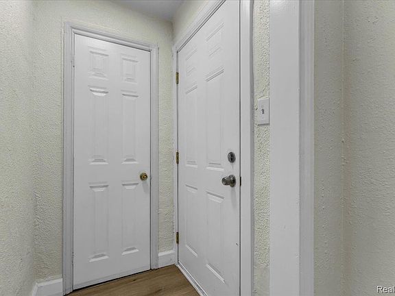 4th image of 18458 Snowden St