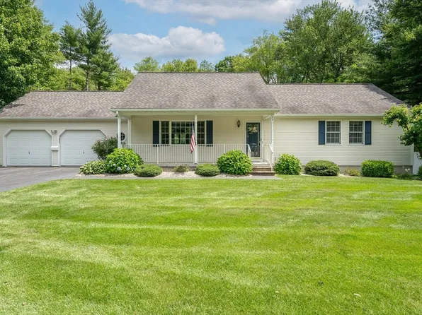 28 Hillside Meadows Dr, Southampton, MA 01073