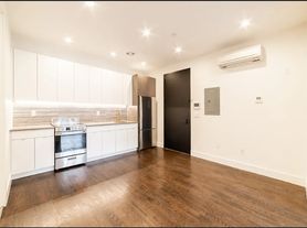146 Erasmus St