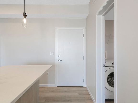 4-web-or-mls-carrington-plaza-nw_12232024