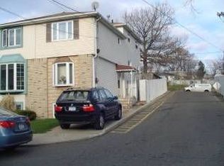942 A Clove Rd, Staten Island, NY 10301