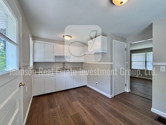 3rd image of 1957 Kensington Dr