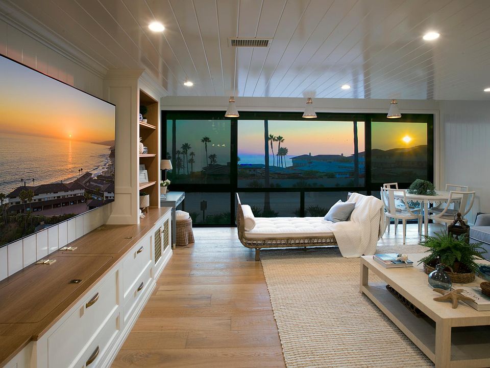 LIVING ROOM SUNSET
