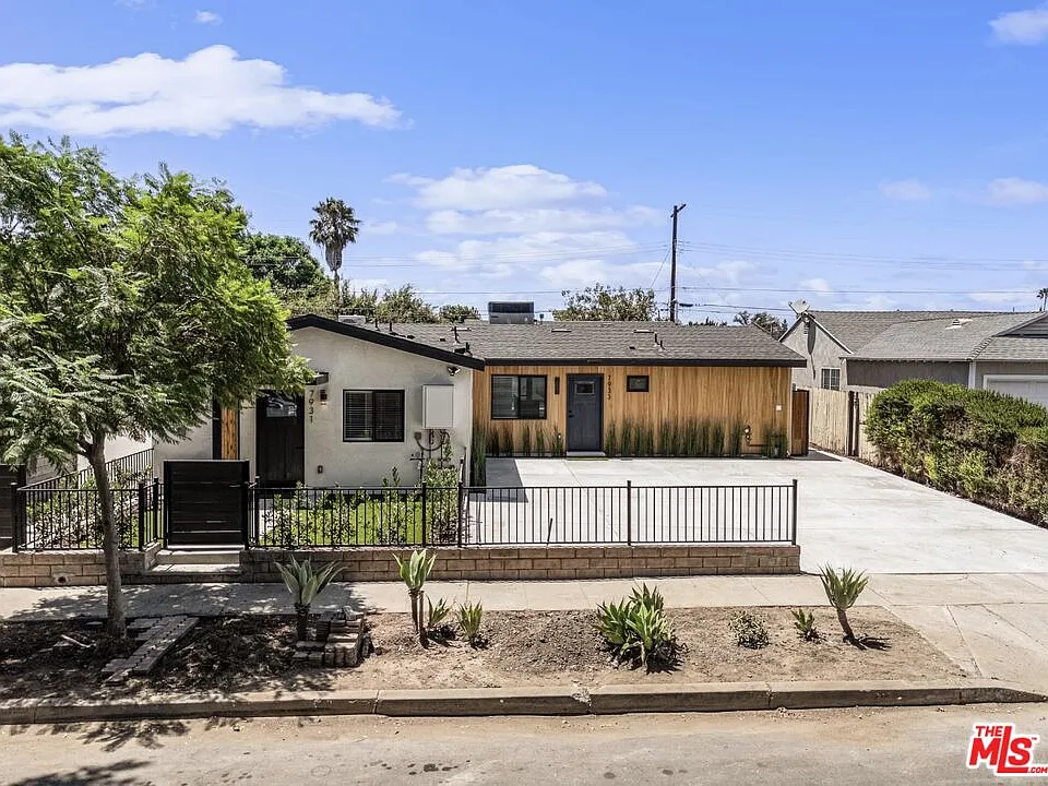 7931 Zelzah Ave