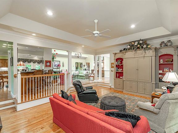 5th image of 1 Pine Valley Ct