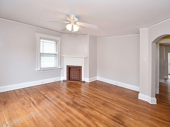 4th image of 3740 Drakewood Dr #B